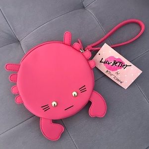 Betsey Johnson Coral Crab Coin Purse Wristlet. 🦀